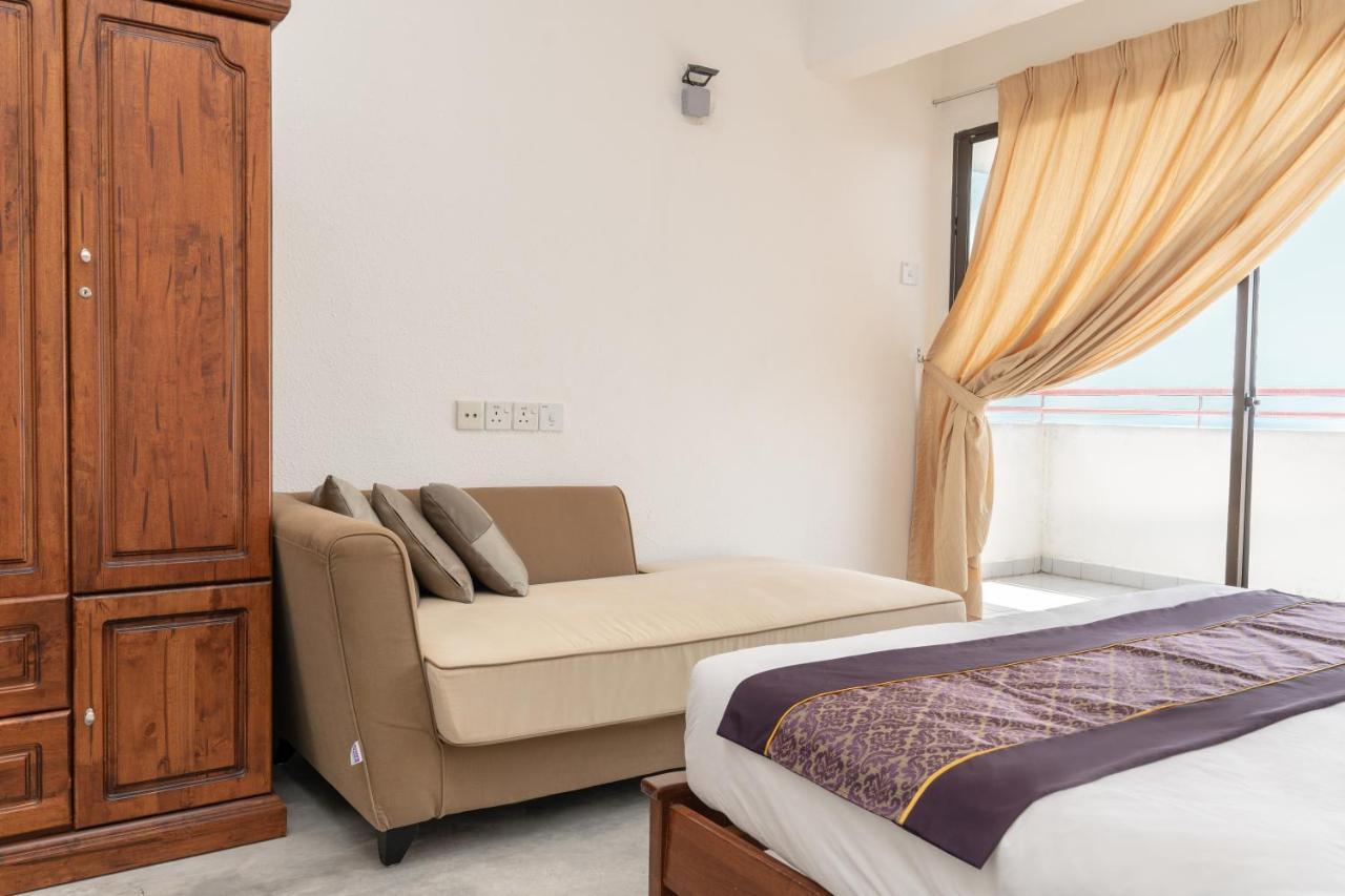 Pantai Seaview Resort Batu Ferringhi 1801 - 3 Rooms Exteriör bild